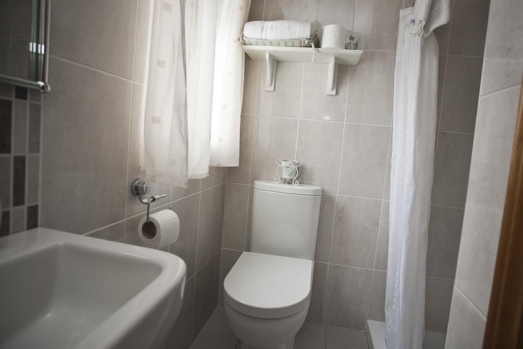 גלנטיס Avalon House B&B חדר תמונה